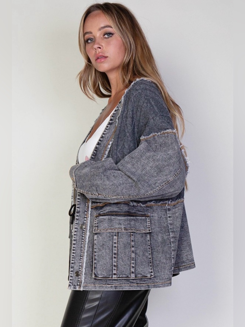 Oversized Washed Gray Sweater Cardigan with Button-Front Closure - Picture 4 of 6